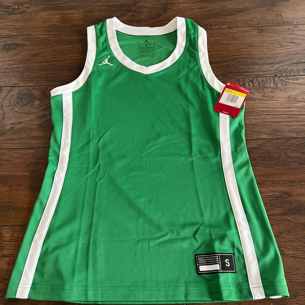 NWT Women’s Jordan jersey size small green